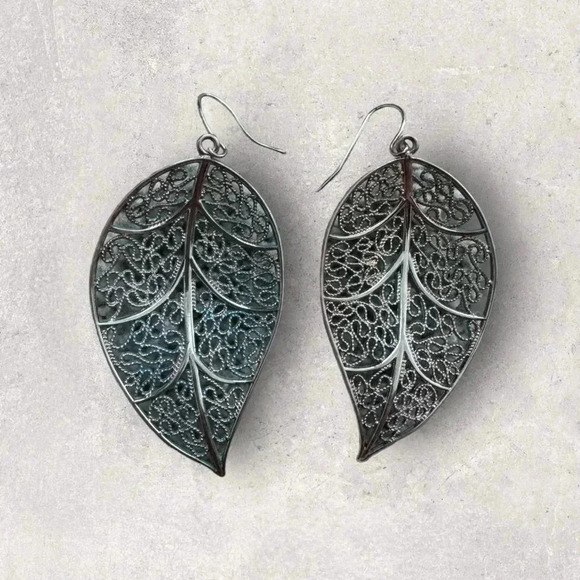 NWT 2” Silver Tone Leaf Charm Earrings - Blue/Green Leaf - Dangle - Picture 5 of 6